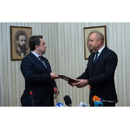 Подкрепата-за-Прогресивна-България-продължава-да-се-топи-според-Маркет-линкс