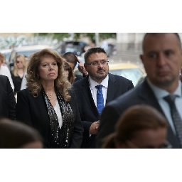 Маркет-линкс-Йотова-води-пред-Гюров-със-17-дни-преди-президентския-вот