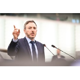 Румен-Радев-влезе-в-позиция-на-Европарламента-заради-колебливост-към-Русия