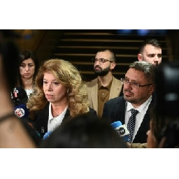 Илияна-Йотова-залага-на-послания-за-мир-преди-балотажа