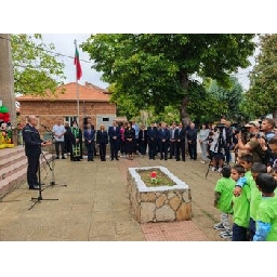 Премиерът-Целта-ни-е-в-училищата-да-изграждаме-личности-с-уважение-към-правилата