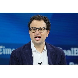 Анализ-Дарио-Амодей-Трябва-да-забавим-темпото-към-границата-на-AI