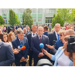 Радев-поиска-учениците-да-имат-по-един-учебник-по-български-история-и-география