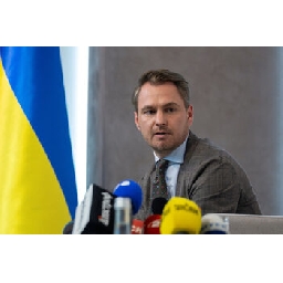 Украйна-отстрани-главния-прокурор-избягал-в-Париж