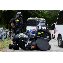 Полицията-в-Нидерландия-разпръсна-крайнодесен-протест-в-Хага