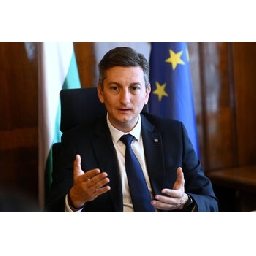 Системата-Сигма-хванала-за-ден-зависимости-в-поръчката-за-мантинелите