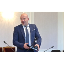 Министърът-на-спорта-открил-безстопанственост-в-спортните-бази