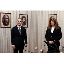 Инициативните-комитети-на-Йотова-и-Гюров-ще-ги-регистрират-в-един-и-същи-час