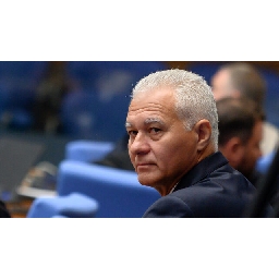 32-сигнала-за-злоупотреби-и-едни-мантинели-финансирали-полети-на-Пеевски