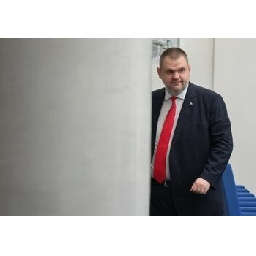 МВР-иска-проверка-на-доходите-на-Делян-Пеевски-заради-полетите