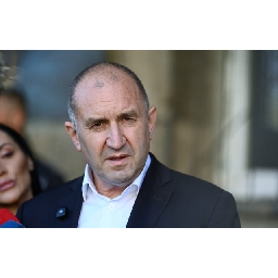 Радев-обеща-забрана-на-рекламата-на-хазарт