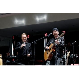Музикантите-от-U2-пускат-нов-албум-включващ-последния-запис-на-Доли-Партън