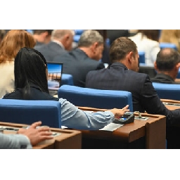 Парламентът-утвърди-нов-начин-за-определяне-на-минималната-заплата