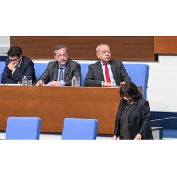 Опозицията-и-министри-влязоха-в-спор-дали-последният-транш-по-Плана-за-възстановяване-ще-понижи-дефицита