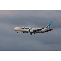 Пилотът-от-flydubai-нападнал-командира-с-брадва