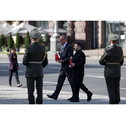 Под-свистенето-на-дронове-в-Киев-Мерц-обяви-1-млрд-евро-помощ-за-Украйна