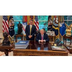 Синът-на-крайнодесния-Болсонаро-отива-на-балотаж-с-Лула-да-Силва-в-Бразилия