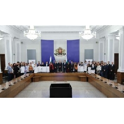 15-медалисти-от-олимпиади-и-национални-състезания-ще-получават-стипендия-по-1000-евро