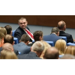 Пеевски-Радев-еднолично-дължи-отговор-за-кризата-с-дроновете-и-за-всичко-в-държавата