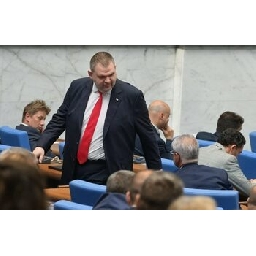 Пеевски-похвали-Йотова-но-обяви-че-ДПС-не-подкрепя-никого-на-първия-изборен-тур