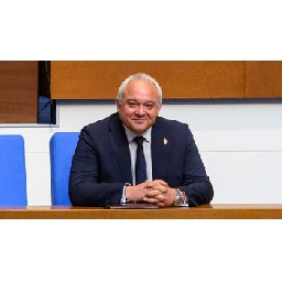 Договори-за-заеми-свързвали-строителите-на-мантинели-и-фирмата-плащала-полетите-на-Пеевски