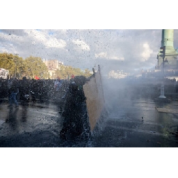 Крайната-левица-припозна-ученическите-протести-във-Франция