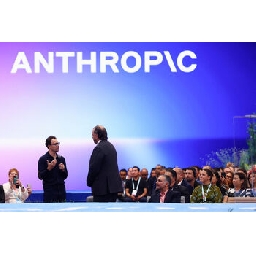 Anthropic-забрани-обидите-на-чатботовете-защото-можело-да-изпитват-емоции