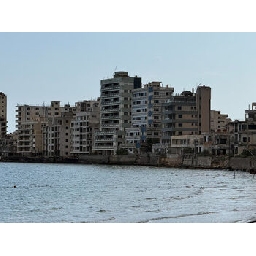 Процъфтяващ-курорт-който-бе-превзет-от-природата