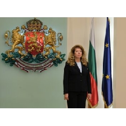 Илияна-Йотова-Виждам-три-варианта-за-мир-между-Русия-и-Украйна