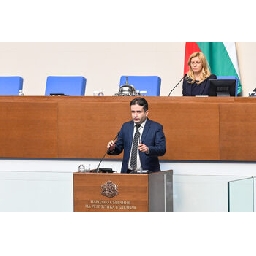 Божанов-уличи-Йотова-в-демагогия-в-афишираната-борба-за-опазване-на-кирилицата
