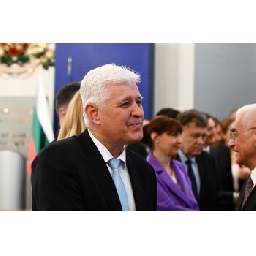 Предозиране-Димитър-Стоянов-предложи-депутат-да-бъде-спуснат-с-въже-на-ударените-кораби