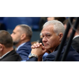 Радев-инструктира-председателя-на-агенцията-по-сигурността-да-не-говори-за-антените-Старлинк