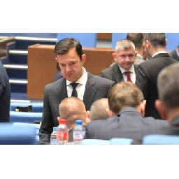 Парламентът-прие-на-първо-четене-полицейските-коли-да-бъдат-оборудвани-с-дефибрилатори