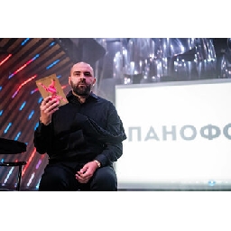 Валентин-Славеев-писател-Ако-човек-танцува-с-тревожността-тя-винаги-иска-да-води-в-стъпките