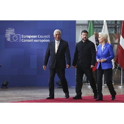 ЕС-отблизо-Франция-гори-Дронове-продължават-да-летят-над-Черно-море-Зеленски-отправи-нови-искания-към-ЕС-вкючително-за-следващ-общ-заем
